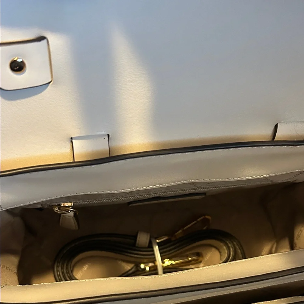 KORS Michael Kors white purse with Gold Accents - Picture 4 of 4